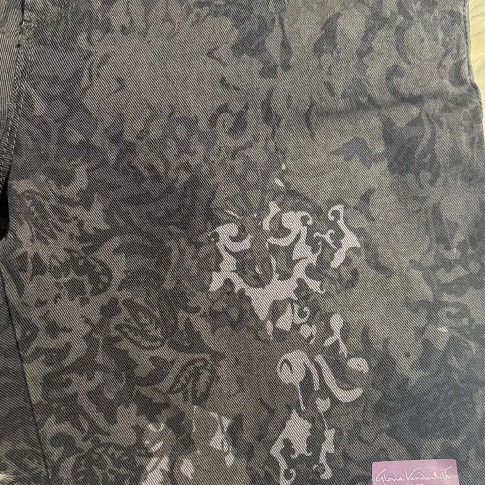 Size 12 Gloria Vanderbilt Black/Dark Gray/ Light Gray Jacquard Tapered Jeans